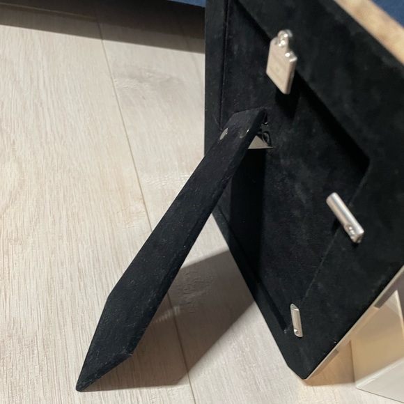 Vera Wang Wedgwood picture frame
$80 - Picture 4 of 5